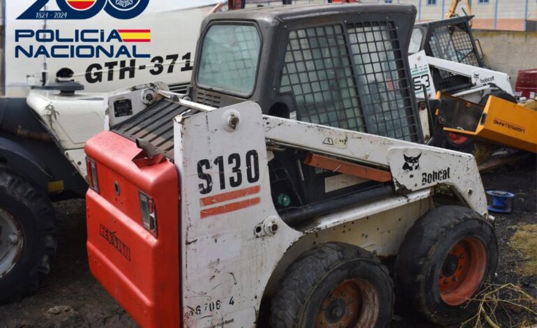Dos detenidos por robar maquinaria industrial y una retroexcavadora en plena calle en Ávila