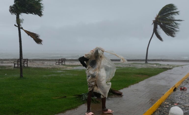El huracán Melissa recupera fuerza y vuelve a subir a categoría 4 a las puertas de su irrupción en Cuba