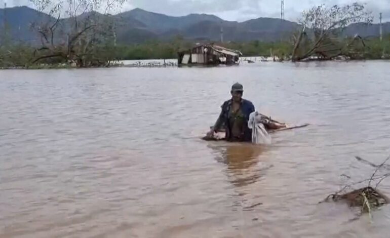 El Huracán Melissa no cesa y deja 49 muertos y una destrucción masiva a su paso por el Caribe