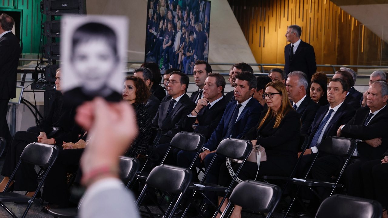 Mazón se convierte en el infame protagonista de un funeral marcado por la indignación de las víctimas de la DANA