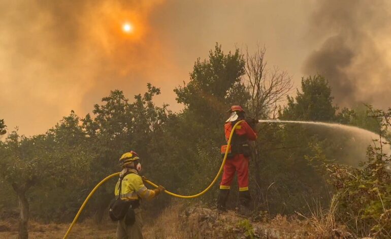 La Fiscalía investigará los incendios de agosto en Castilla y León tras una denuncia por inacción contra Mañueco