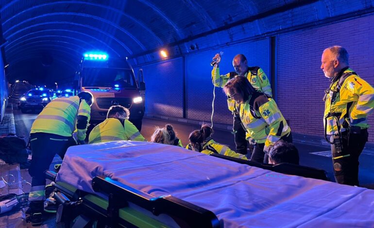 Una joven de 24 años, en estado grave tras caer de una bicicleta en el túnel de Santa María de la Cabeza en Madrid