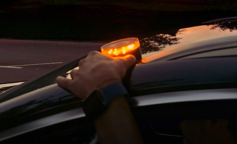 Carrefour, Amazon y otros venden balizas que en enero no serán legales