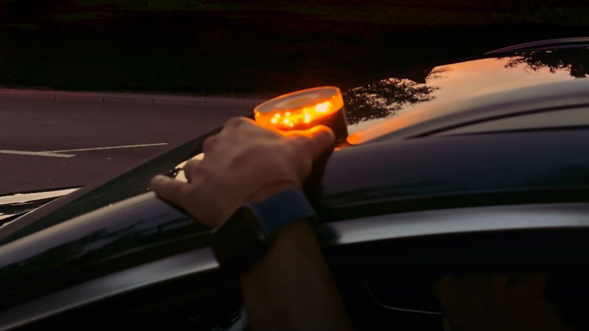 Carrefour, Amazon y otros venden balizas que en enero no serán legales