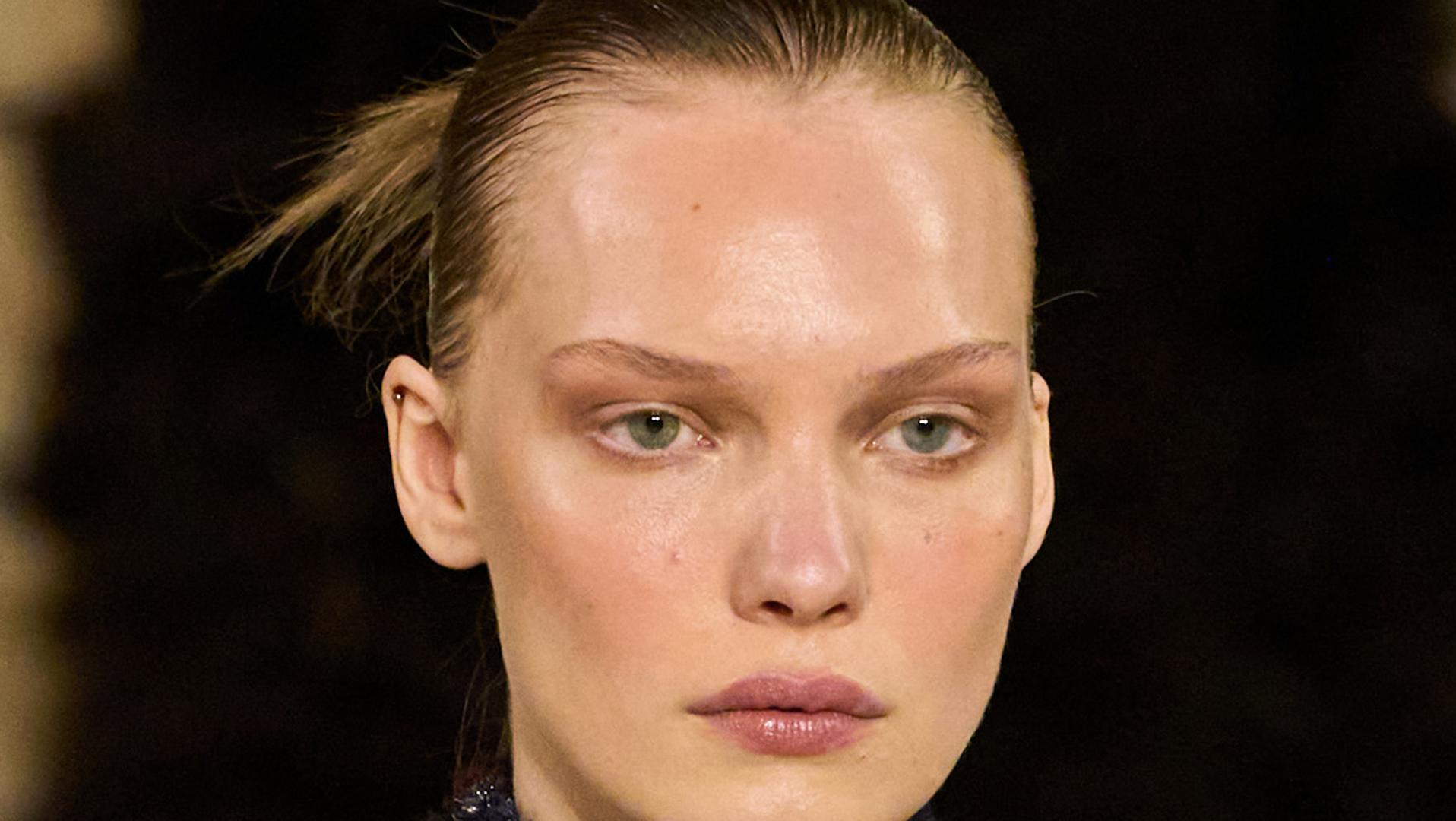 Toasty freckly blush, el maquillaje de verano efecto buena cara que seguirá triunfando en invierno