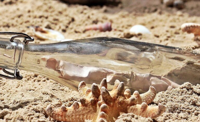 Encuentran un mensaje en una botella de 1916 en Australia que devuelve la voz a dos soldados de la Primera Guerra Mundial