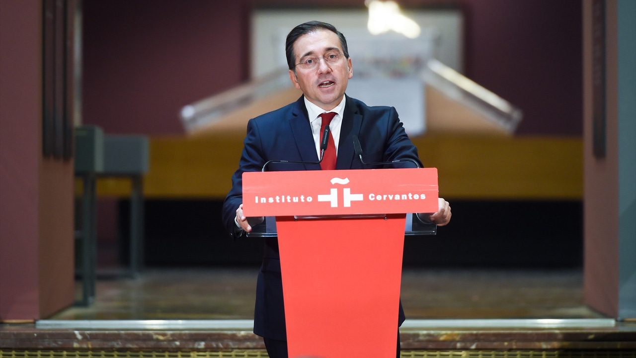 Albares reconoce «injusticias» por parte de España en la historia con México y Sheinbaum lo celebra