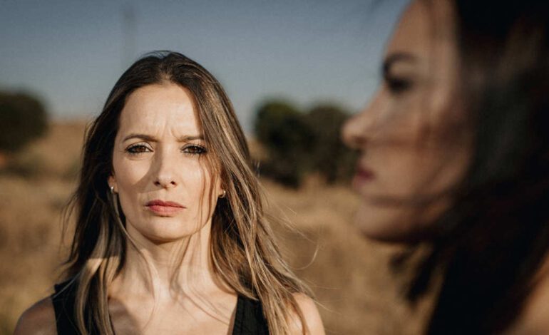 “No prestamos suficiente atención a lo que nos hace sentir bien porque estamos obsesionados en compararnos con los demás»