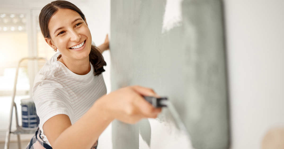 “El aire que respiras en casa será más limpio si en lugar de pintar las paredes con pinturas a base de solventes utilizas pinturas al agua»
