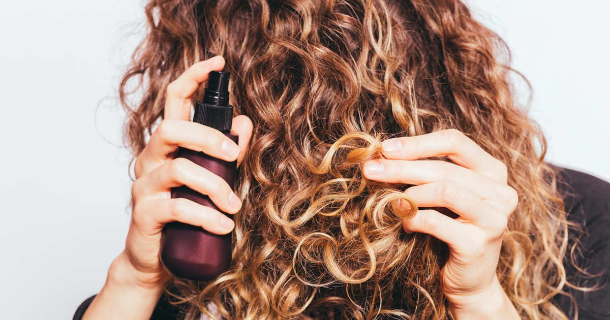 “En la cafetera me hago un spray capilar de lino y manzanilla que es ideal para refrescar y aclarar los rizos”