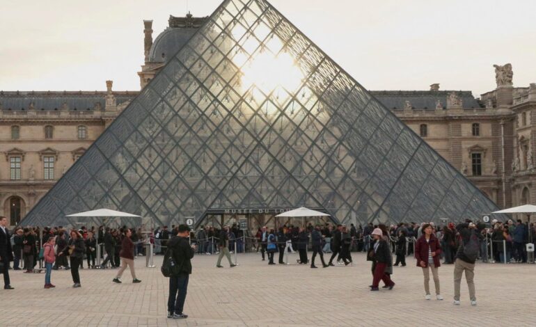Prisión provisional para los dos detenidos por el robo del Louvre tras reconocer «parcialmente» su participación