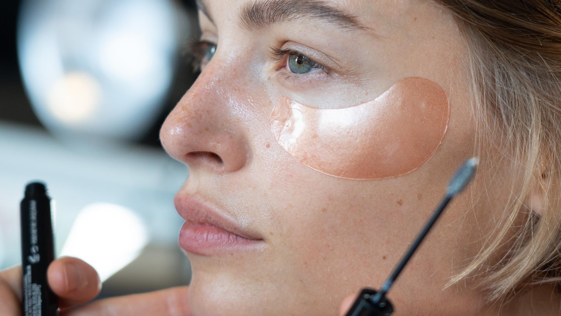 Cómo colocar los parches de ojos de forma correcta