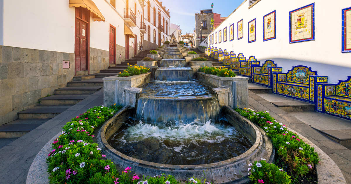 Una cascada urbana de 30 metros de longitud atraviesa el pueblito diminuto más bonito de España para visitar en otoño