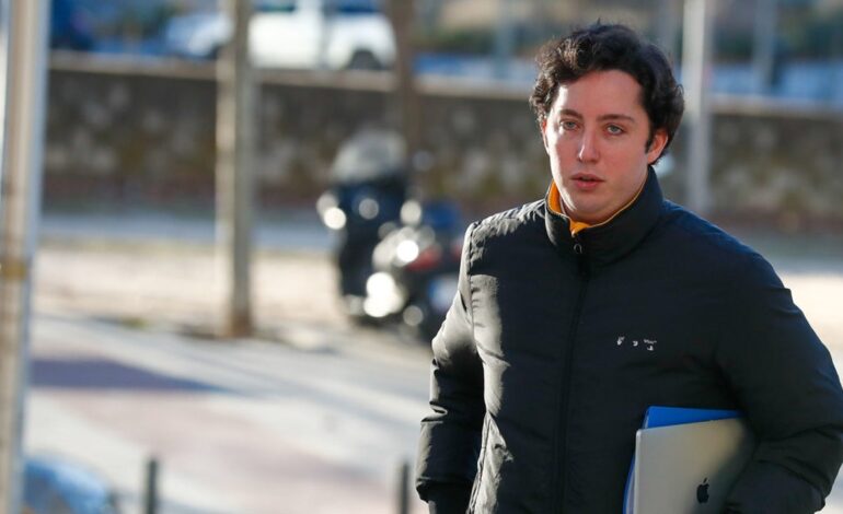 El Supremo absuelve al ‘Pequeño Nicolás’ de usurpación de funciones y rebaja la condena