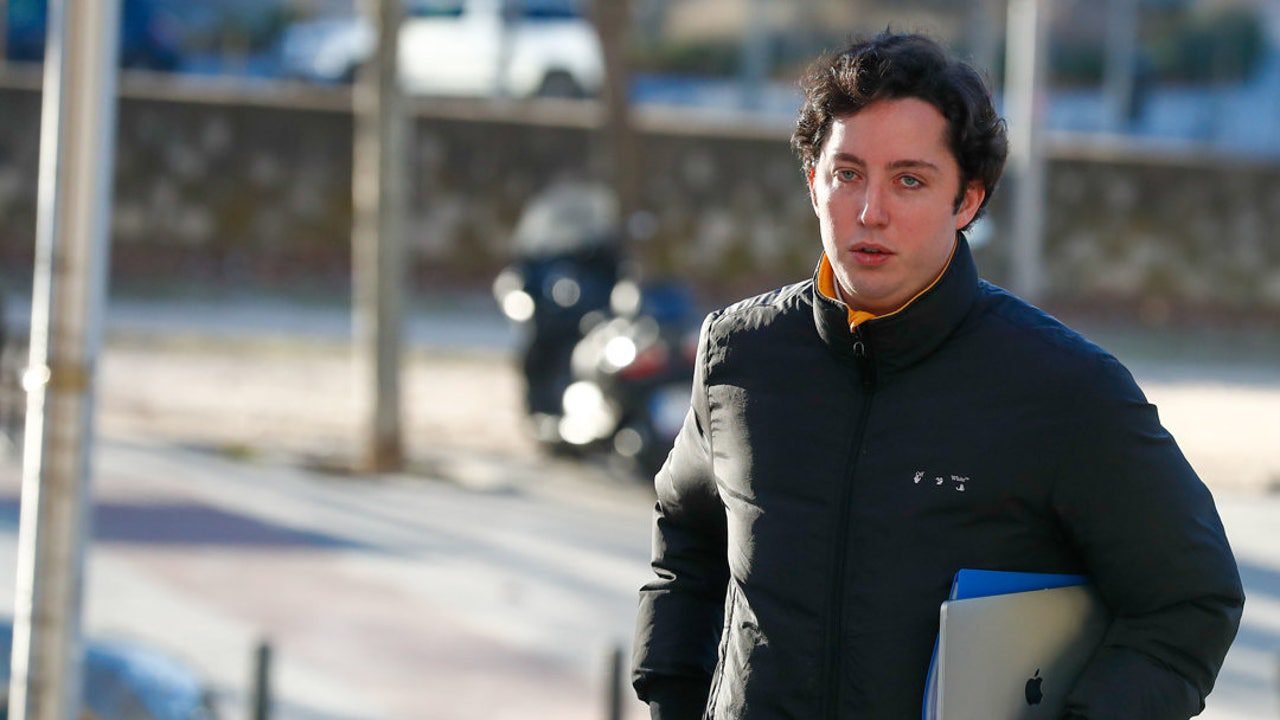 El Supremo absuelve al ‘Pequeño Nicolás’ de usurpación de funciones y rebaja la condena