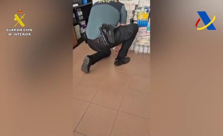 Pillan a un pasajero con más de 20.000 medicamentos en el equipaje