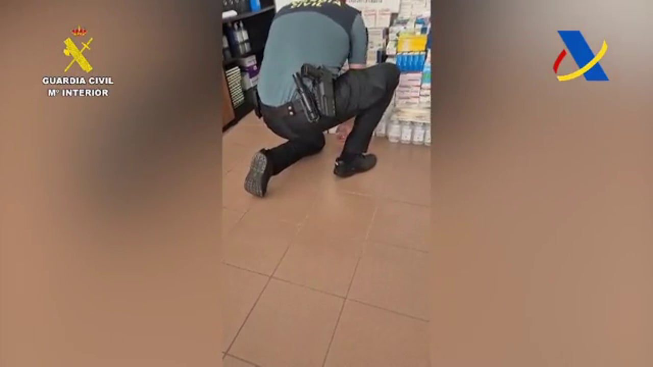 Pillan a un pasajero con más de 20.000 medicamentos en el equipaje