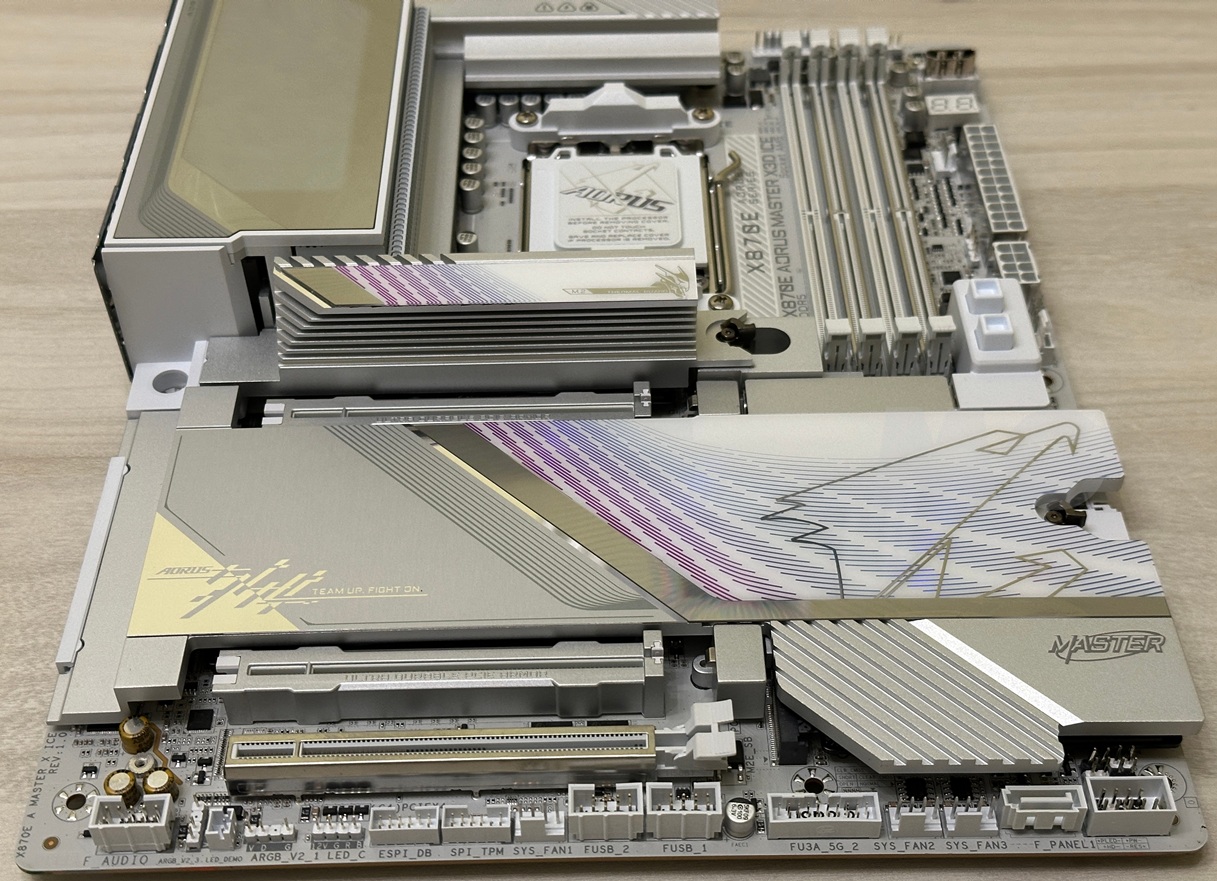 X870E AORUS MASTER X3D ICE