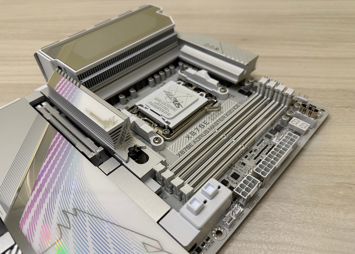 X870E AORUS MASTER X3D ICE