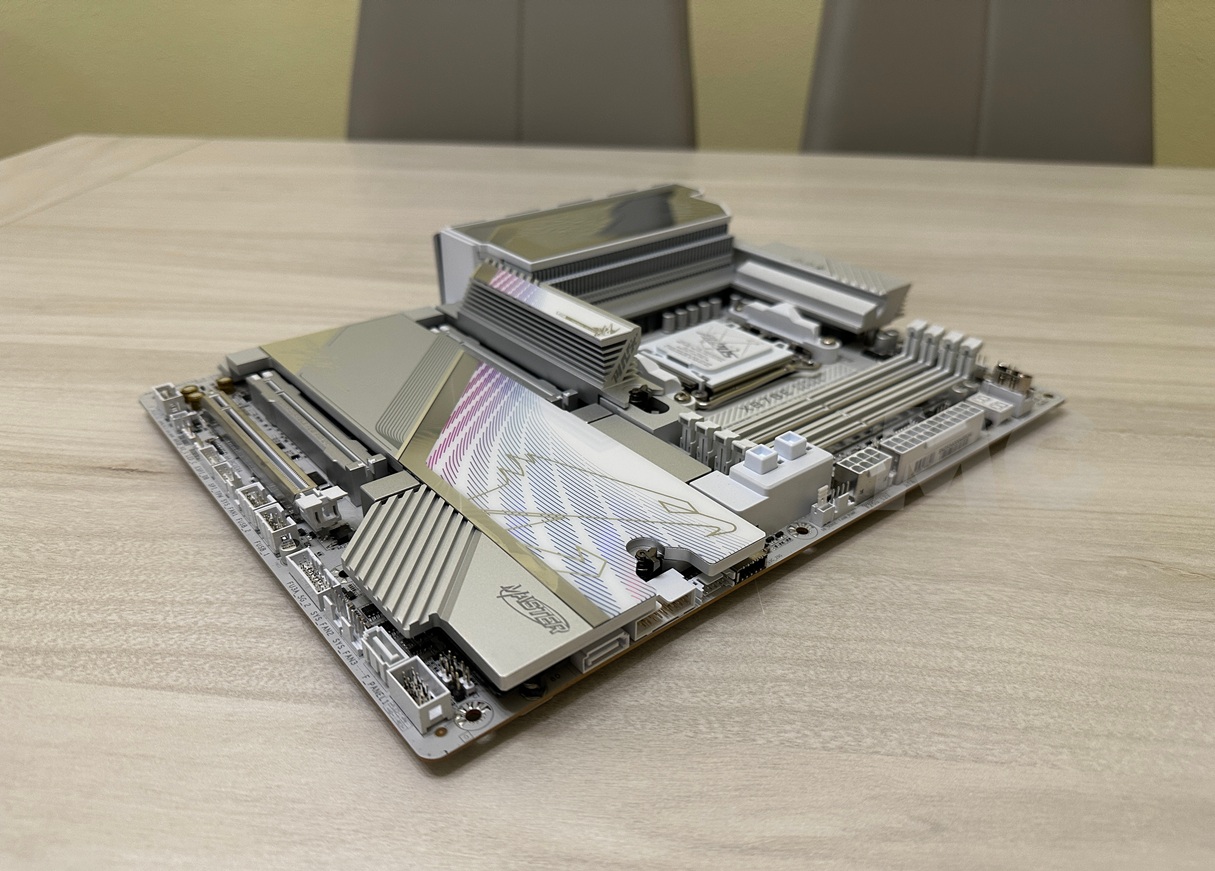 X870E AORUS MASTER X3D ICE