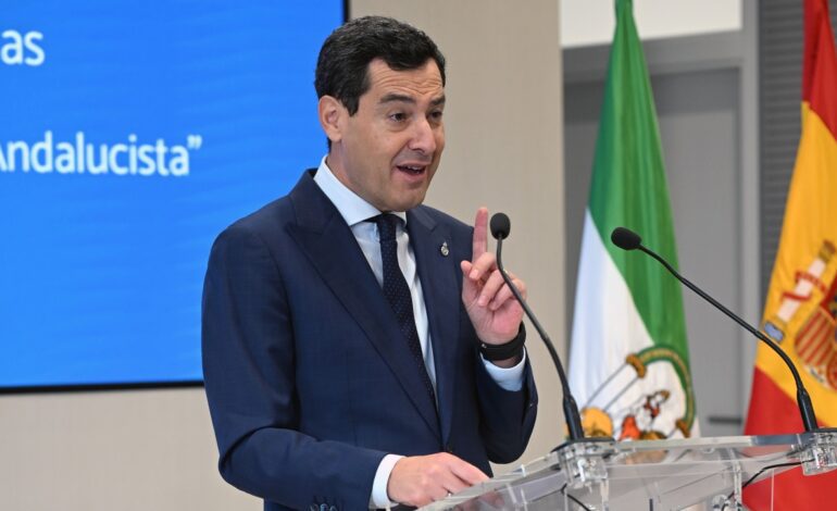 Moreno corrige a su portavoz tras asegurar que la manifestación contra la gestión de los cribados en Andalucía fue un «fracaso»: «Siempre es un éxito»