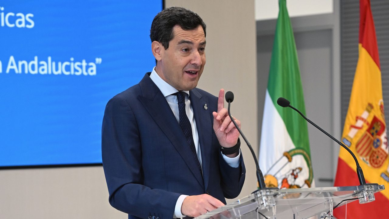 Moreno corrige a su portavoz tras asegurar que la manifestación contra la gestión de los cribados en Andalucía fue un «fracaso»: «Siempre es un éxito»