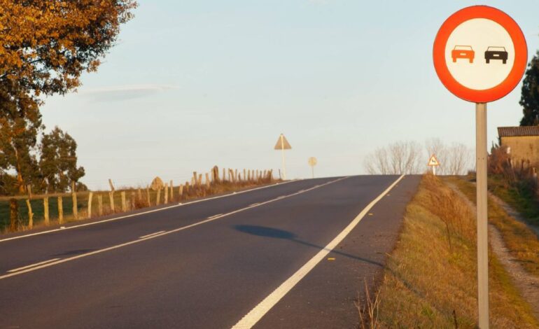 La DGT descarta recuperar el margen de 20 km/h para adelantar en las carreteras convencionales