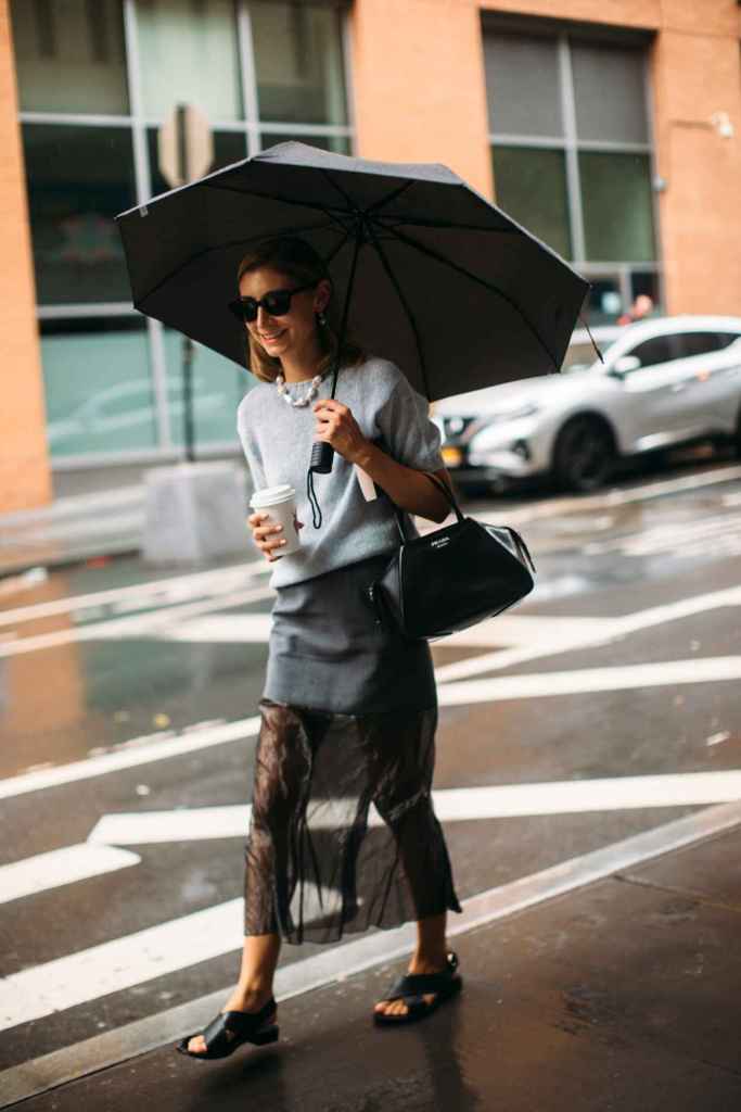 Hay varios peinados y recogidos que provocan más frizz cuando llueve.