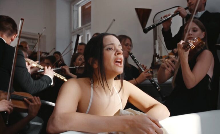 religión, deseo y electrónica en una misma canción