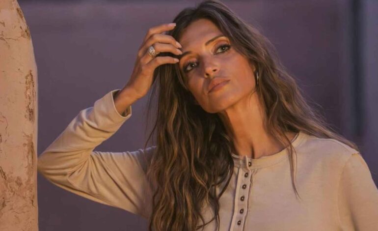 la arriesgada propuesta de Sara Carbonero para llevar botas cowboy este otoño-invierno