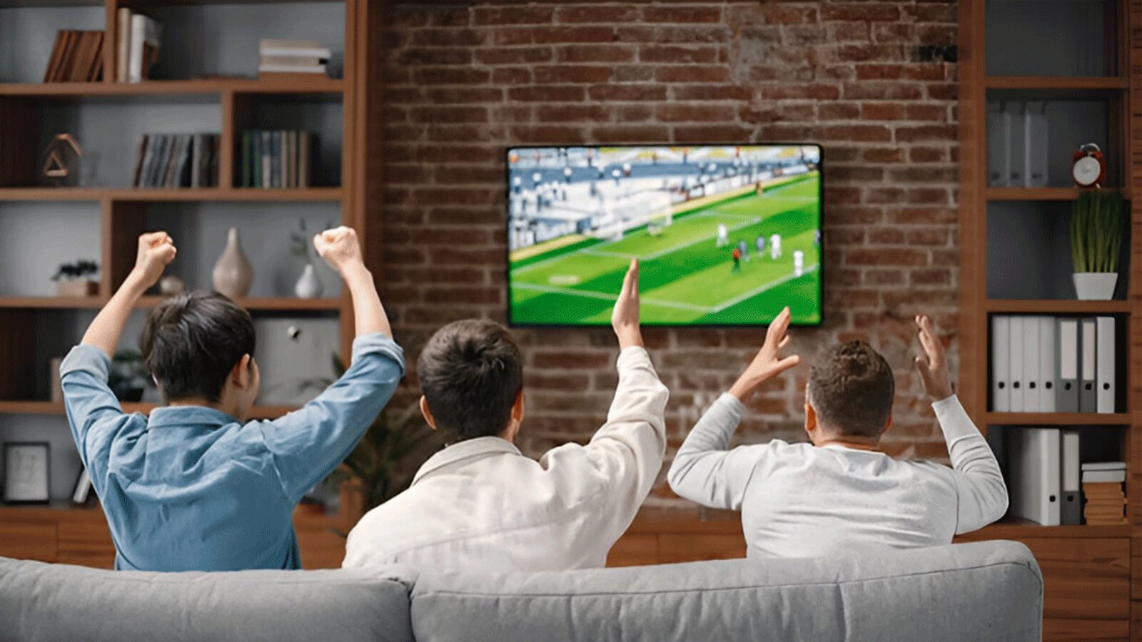 LaLiga, DAZN y otras 34 empresas piden bloqueos de IP en Europa y van a por las VPN