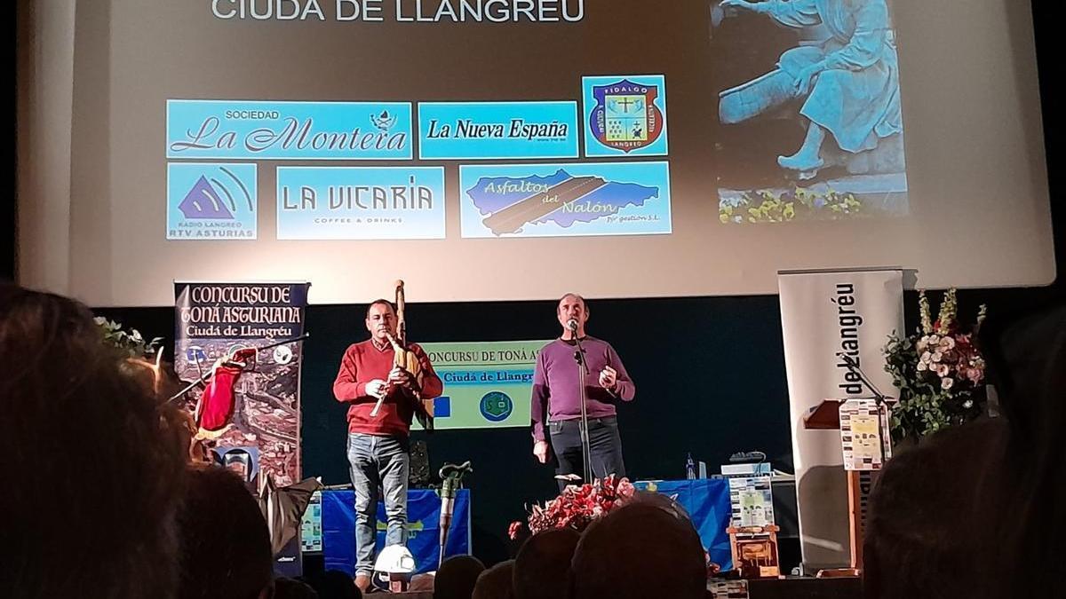 muchos aplausos y vítores a los participantes