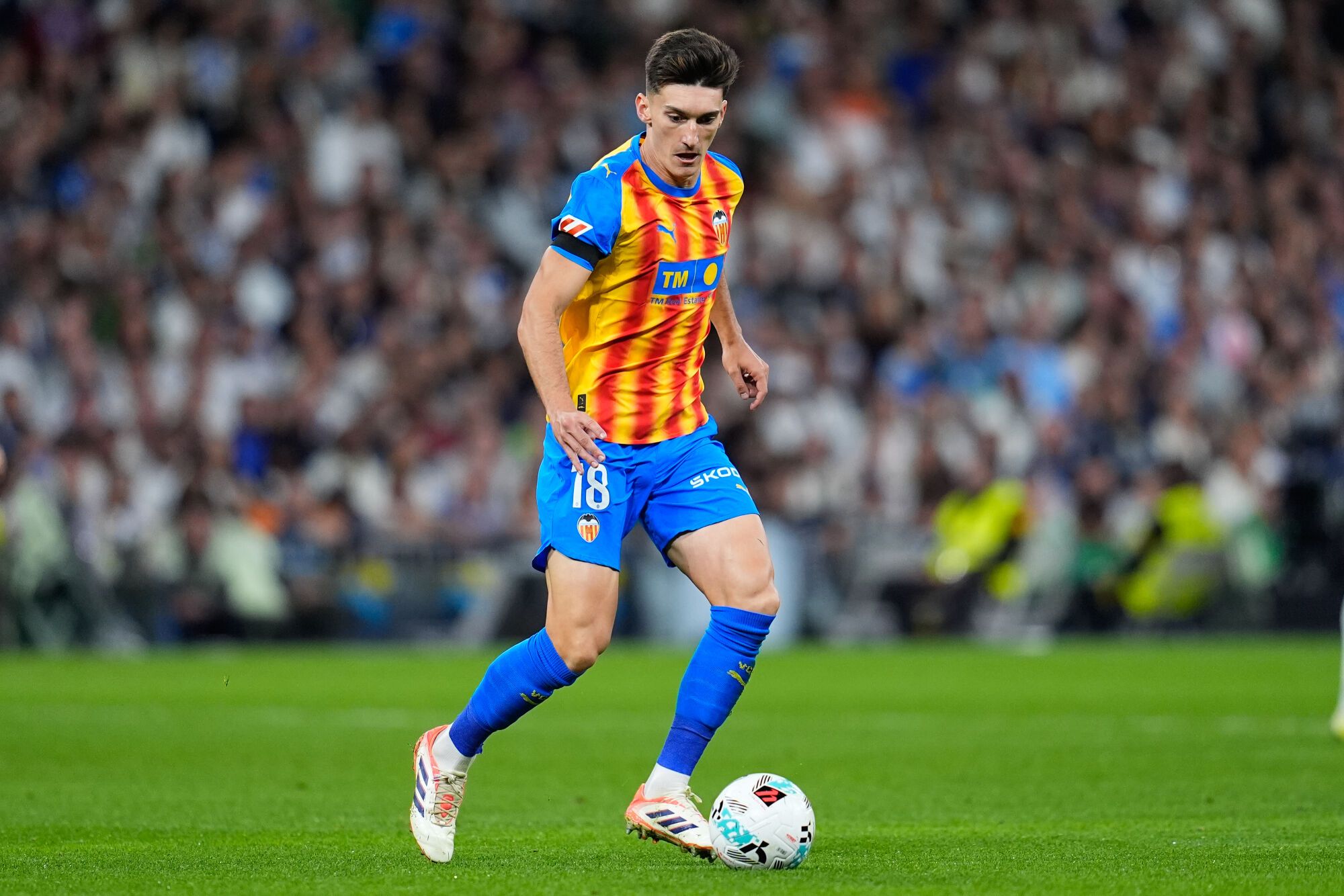 Pepelu del Valencia CF en acción durante la Liga española, LaLiga EA Sports, partido de fútbol disputado entre el Real Madrid CF y el Valencia CF en el estadio Santiago Bernabeu el 1 de noviembre de 2025, en Madrid, España. AFP7 11/01/2025 SÓLO PARA USO EN ESPAÑA. Dennis Agyeman / AFP7 / Europa Press;2025;FÚTBOL;ESPAÑA;DEPORTE;ZSOCCER;ZSPORT;Real Madrid CF - Valencia CF - LaLiga EA Sports;