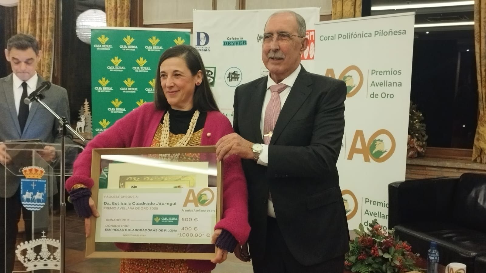 El Coro Polifónico Piloñesa entrega sus premios Avellana de Oro