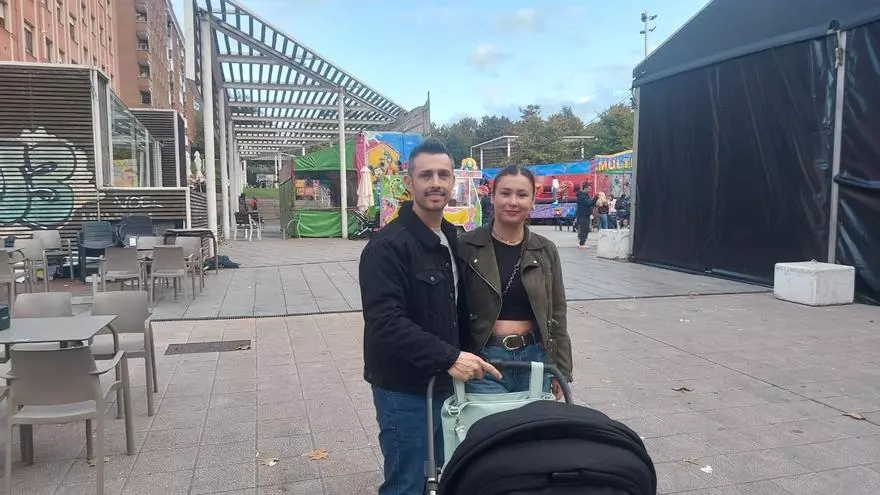 VÍDEO: El Llano avala la futura reforma de la Plaza del Tres de Abril, que contará con juegos infantiles: “Ahora está muy sosa”