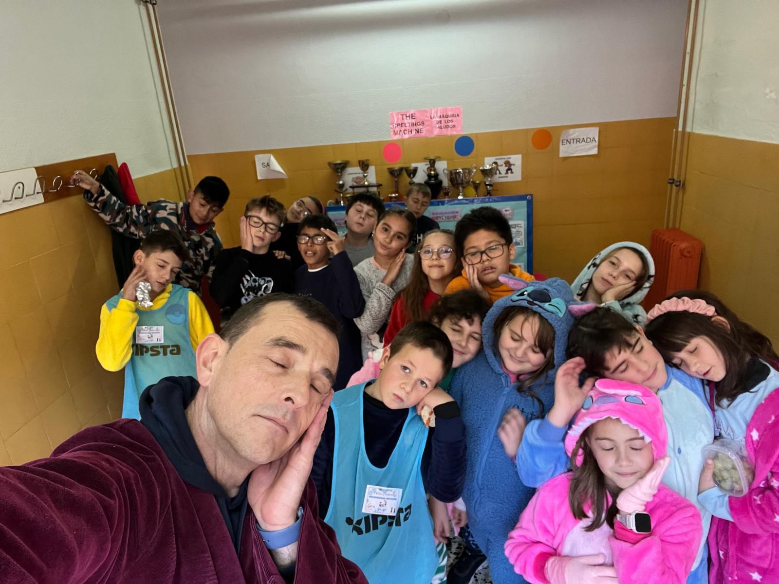 Los alumnos del colegio El Bosquín van al colegio en pijama