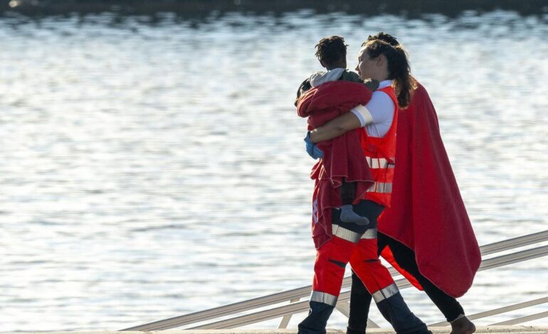 CRISIS MIGRATORIA | El Gobierno espera incorporar a 88 menores migrantes al sistema de acogida antes del viernes para cumplir con el Tribunal Supremo