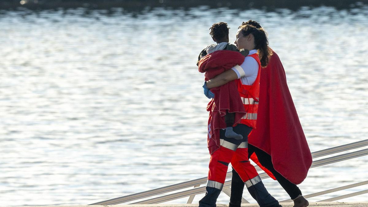 CRISIS MIGRATORIA | El Gobierno espera incorporar a 88 menores migrantes al sistema de acogida antes del viernes para cumplir con el Tribunal Supremo