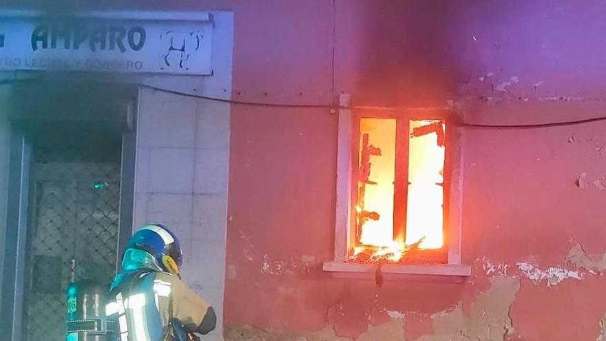 los bomberos se encontraron unas voraces llamas