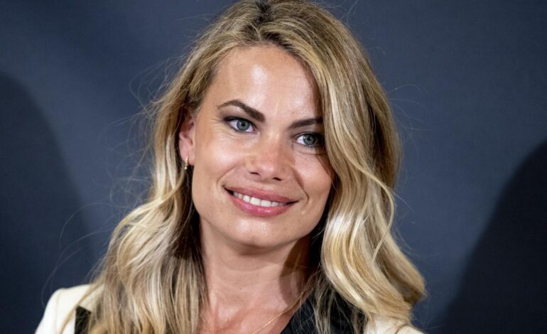 Imágenes del día: Carla Goyanes recuerda a su hermana Caritina en el día en que habría cumplido 48 años