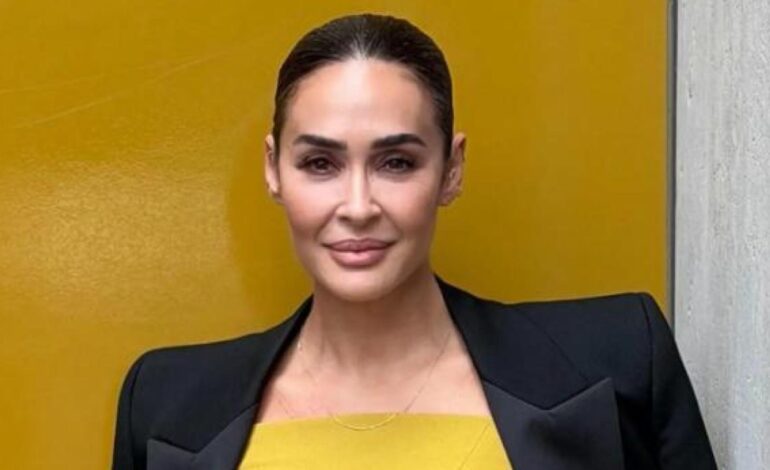 hasta la rodilla y con tacón