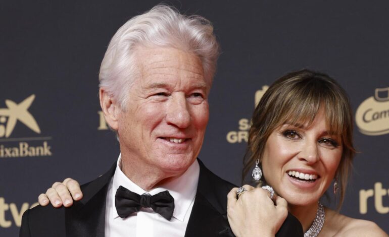 la fecha y el proyecto que les hace regresar