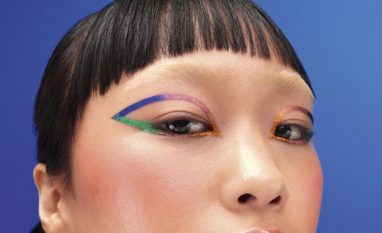 Fiebre en redes sociales por el viralísimo eyeliner multicromático de Sephora