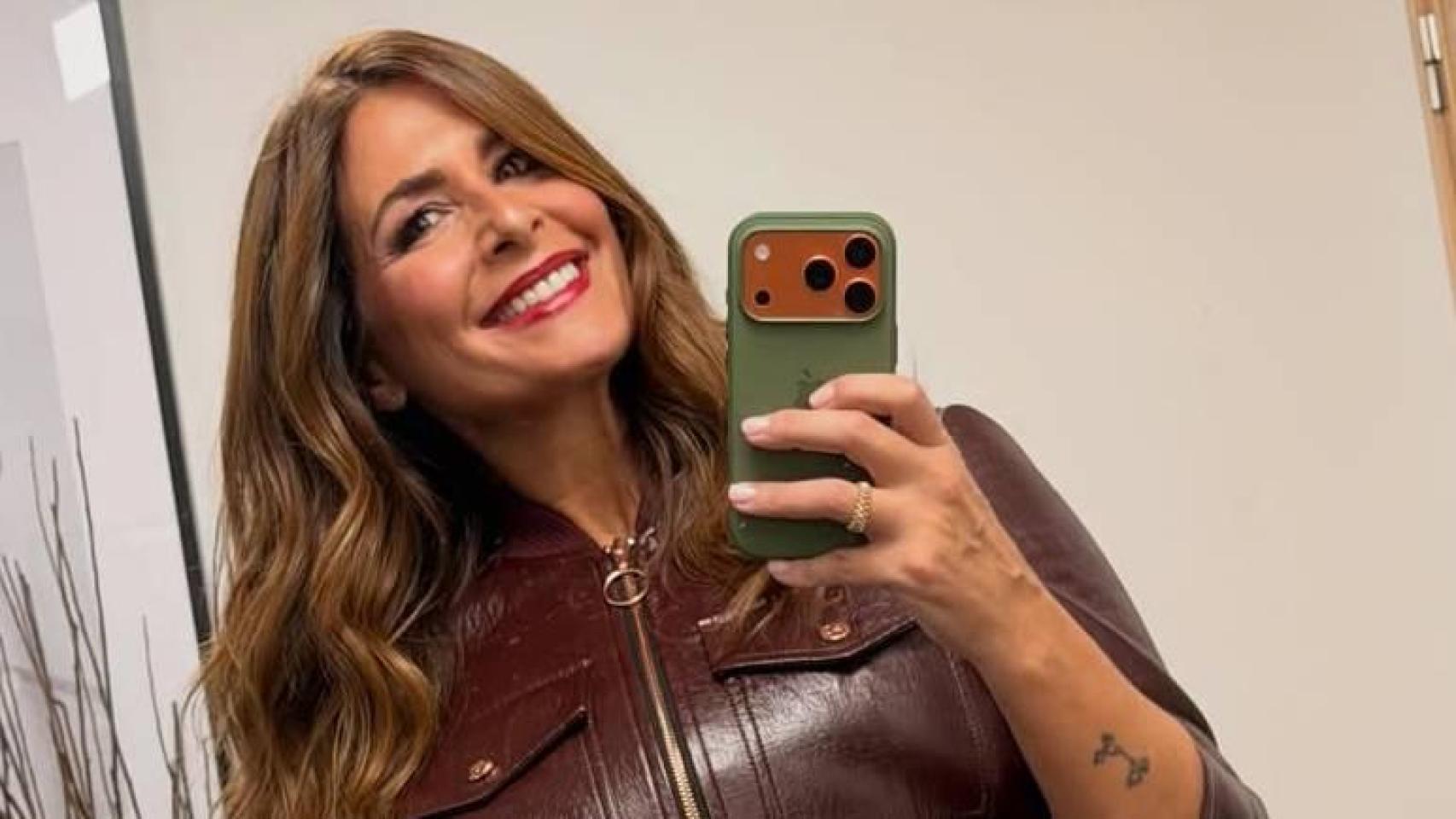 Cómo convertir el vestido de piel de Nuria Roca en una prenda comodín del otoño