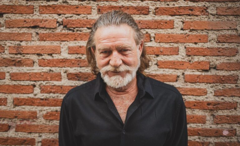 Pagas el 45% de tu salario al Estado y el 15% a tu representante