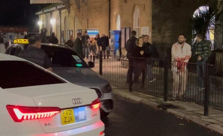 Diez heridos, nueve de ellos en estado grave, tras un ataque a puñaladas en un tren en Cambridge
