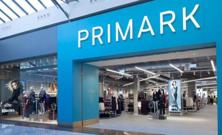 La dueña de Primark estudia la separación de su división textil