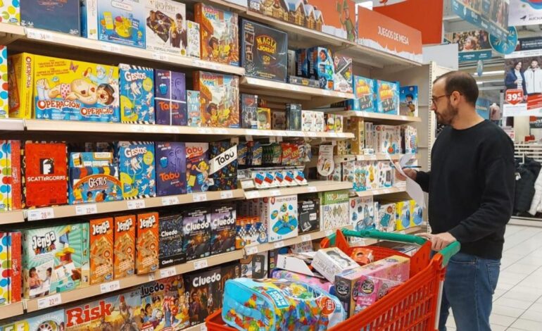 Carrefour, Aldi, Alcampo… los ‘súper’ irrumpen en la crisis del sector juguetero tradicional con una guerra de precios