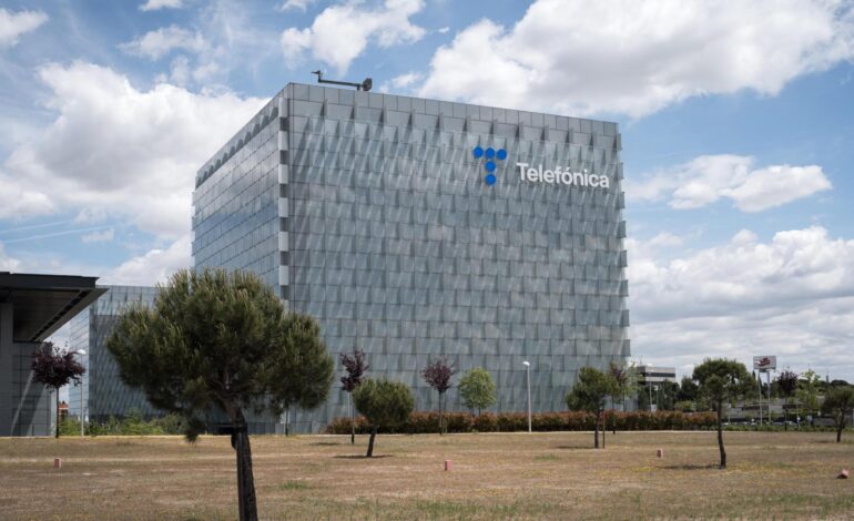 Telefónica convoca a los sindicatos este lunes para avanzarles un plan de reestructuración
