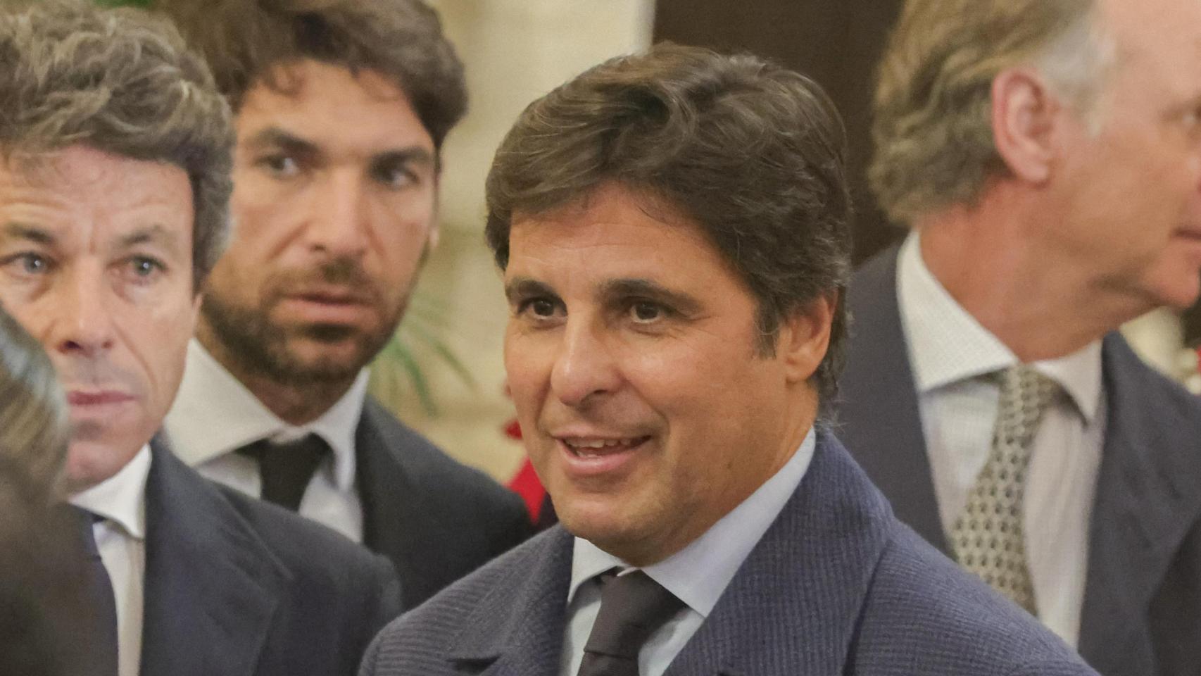 El frío y distante reencuentro entre Francisco Rivera y su hermano Cayetano en el último adiós al torero Rafael de Paula